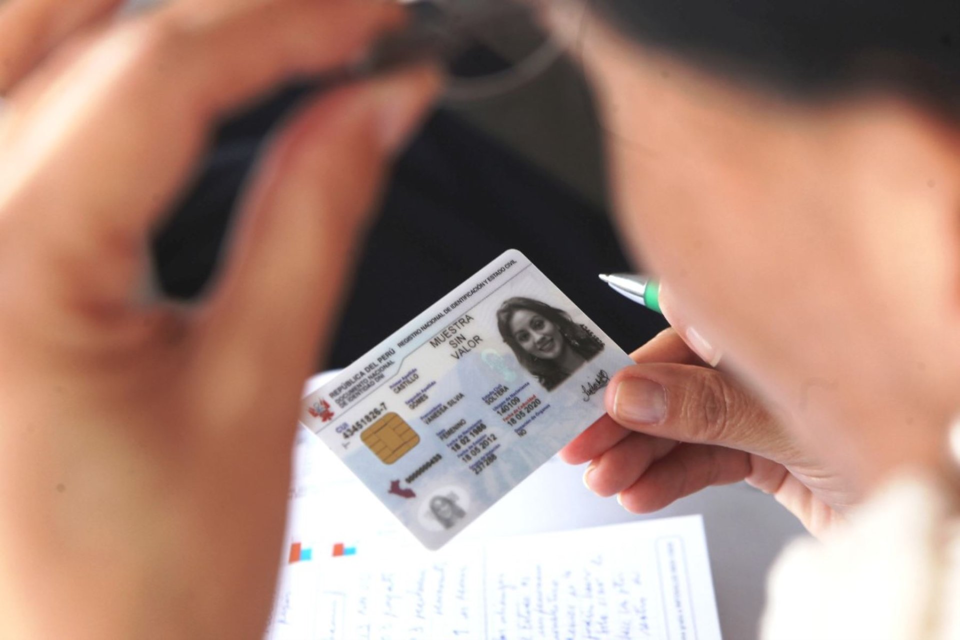 Ministerio de Vivienda y Reniec facilitan trámite de DNI electrónico para servidores públicos en Lima