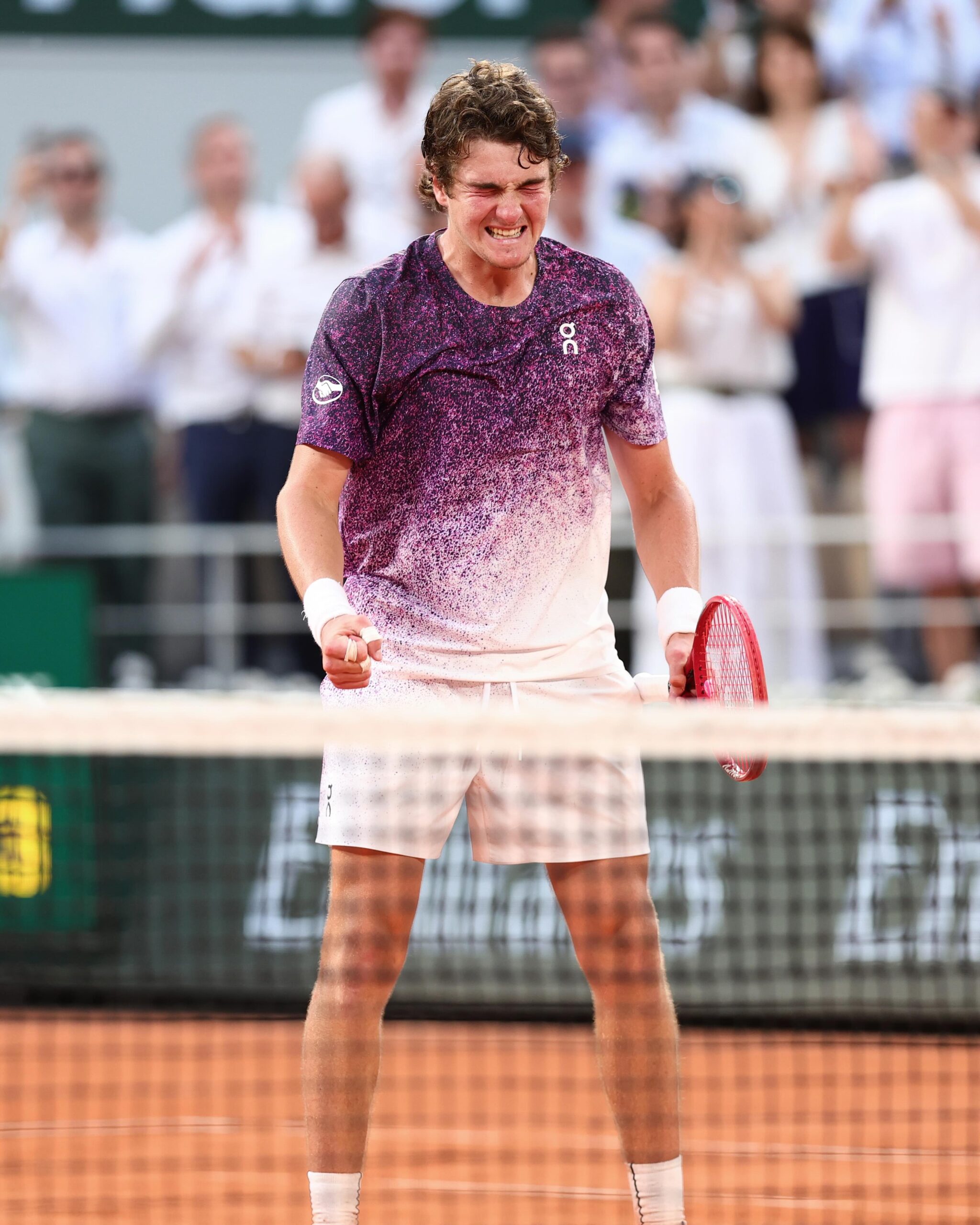 Brasileño Joao Fonseca remontó y venció a Novak Djokovic 3-2 en Roland Garros