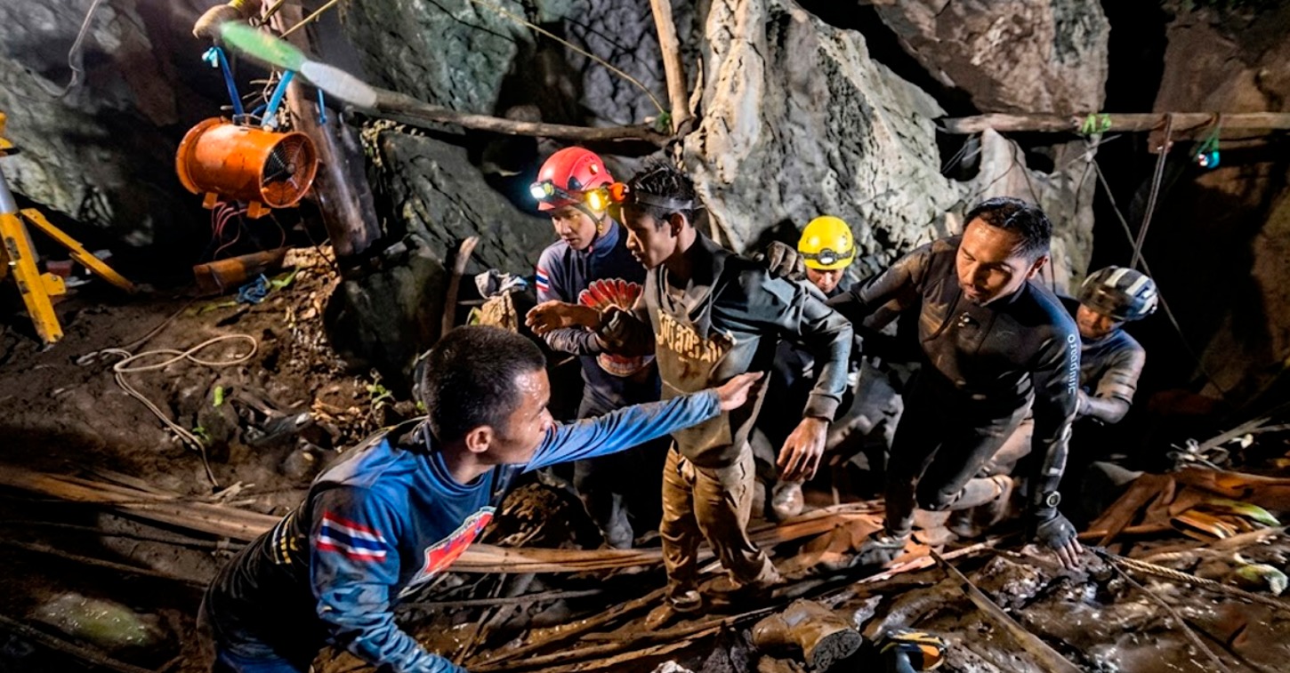 Rescate de película: Salvan a cinco mineros tras permanecer diez días atrapados en cueva inundada