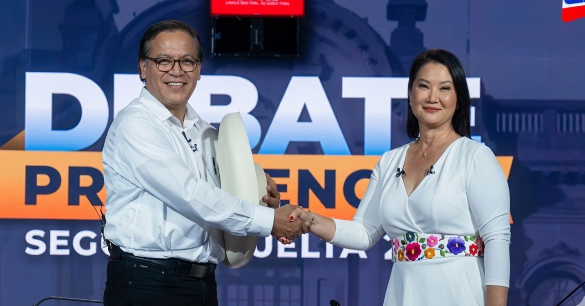 Keiko Fujimori y Roberto Sánchez se saludan a minutos del debate presidencial: Así fue el encuentro de ambos candidatos