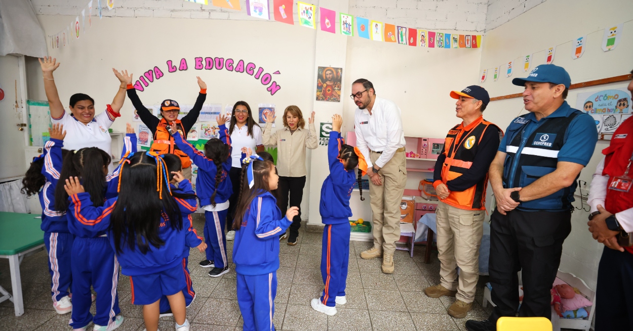 Viceministra resalta coordinación multisectorial en primer simulacro nacional multipeligro en IE de Chorrillos