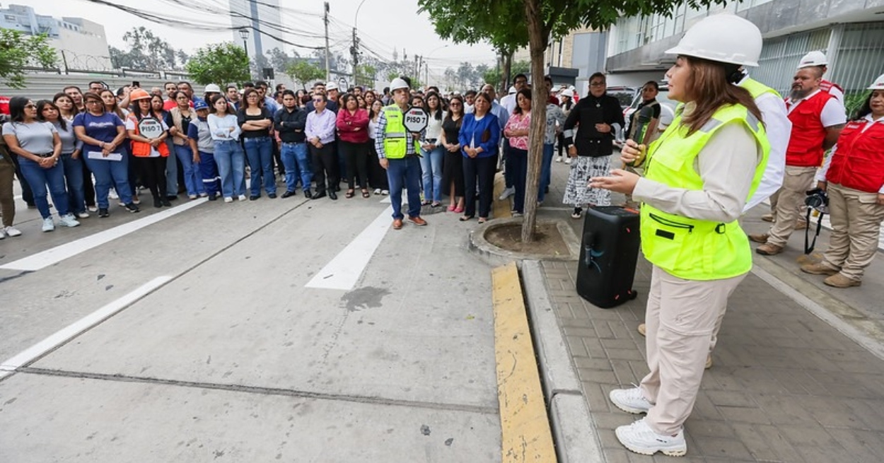 Ministra Lily Vásquez supervisa primer simulacro multipeligro del año en el Midis e invoca a la prevención responsable en los hogares