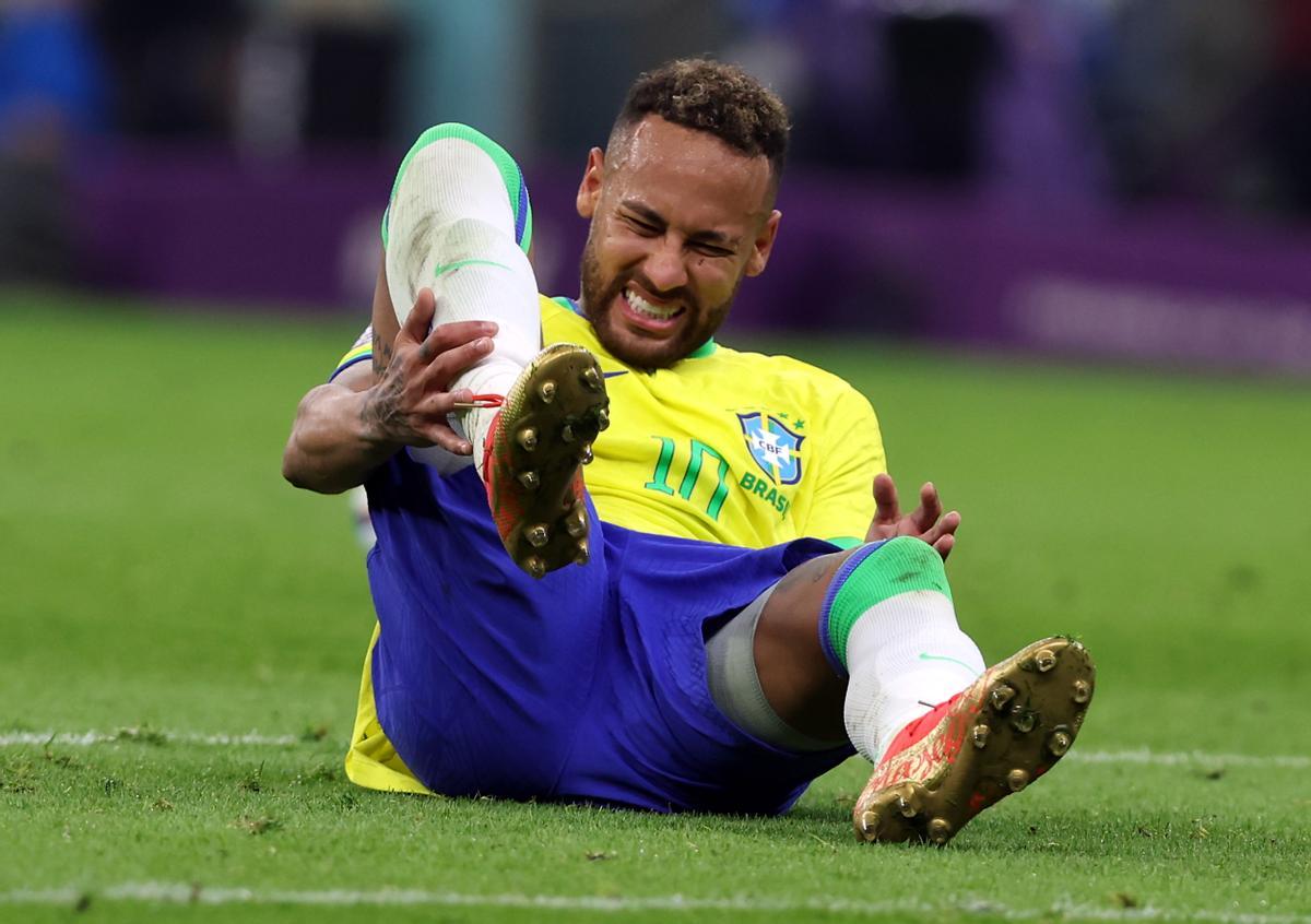 Brasil en alerta por lesión de Neymar y se perdería debut en el Mundial ante Marruecos