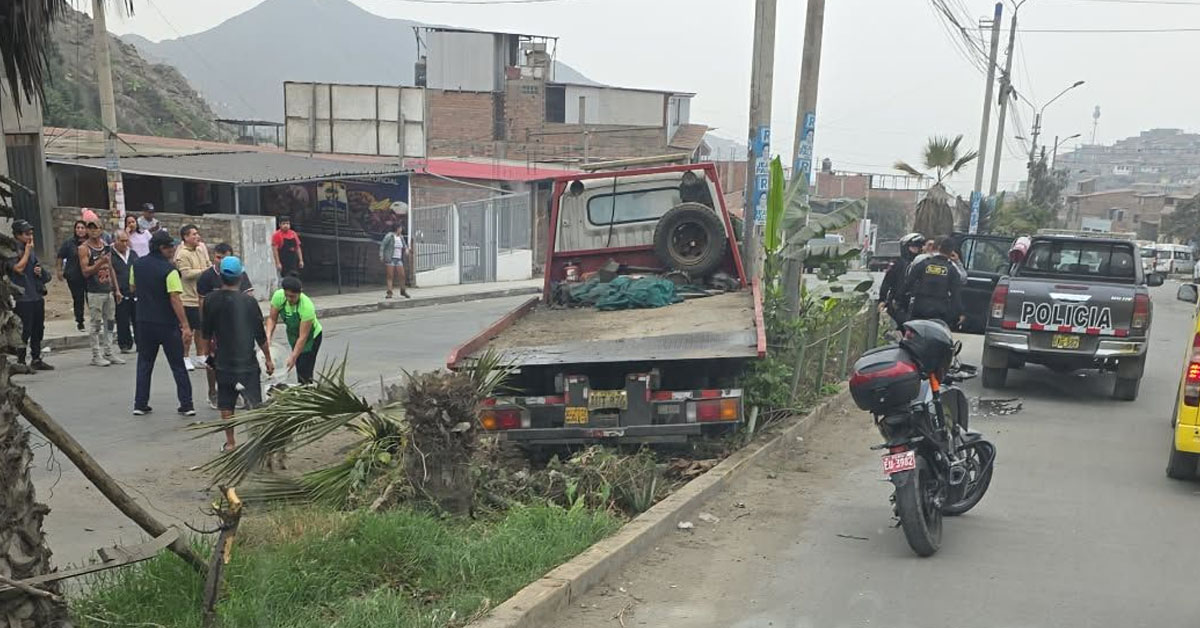 Nuevo accidente en Pasamayito: Tráiler se despista e impacta contra una combi en plena avenida Revolución