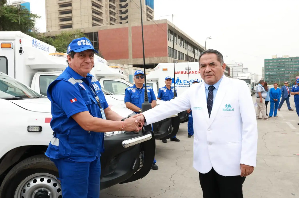 EsSalud rompe abandono de 20 años y acelera la atenciónde emergencias con 46 nuevas ambulancias rurales