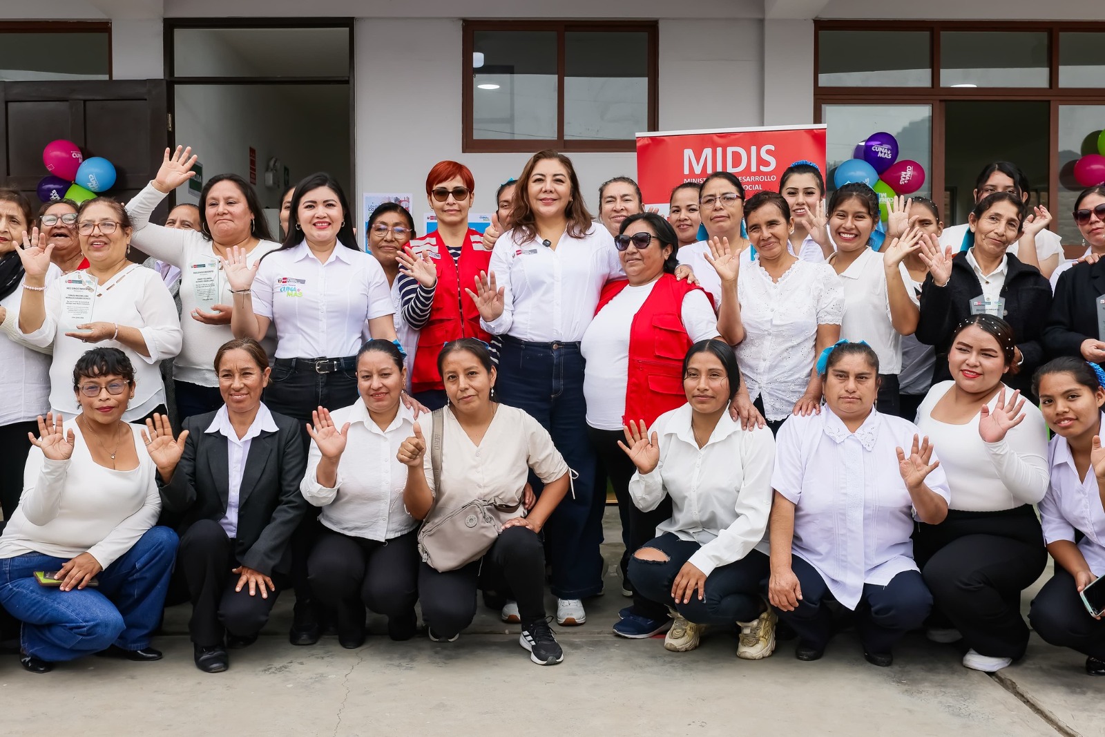 Destacadas voluntarias de Cuna Más fueron reconocidas por sus más de 15 años al cuidado de la primera infancia