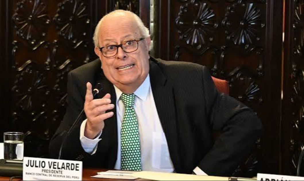 Velarde no sabe si seguirá en BCR