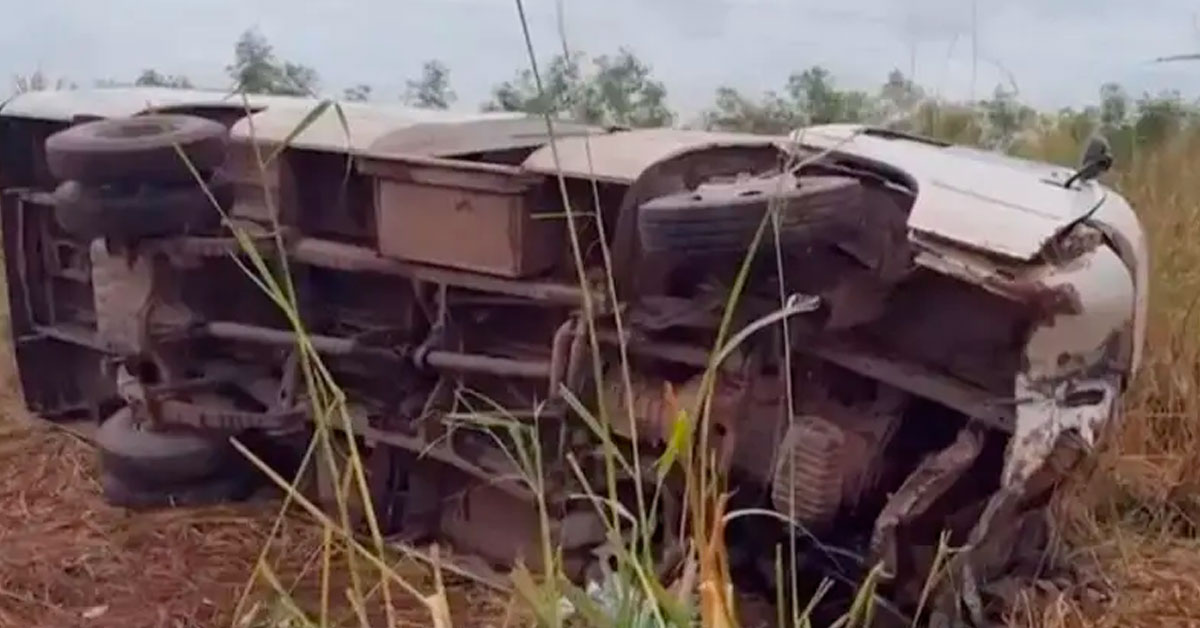 Accidente entre dos vehículos deja al menos tres fallecidos y más de 10 heridos: Esto se sabe