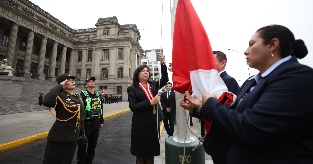 Presidenta del Poder Judicial recuerda sacrificio y patriotismo de los héroes de Arica en el mes de la bandera