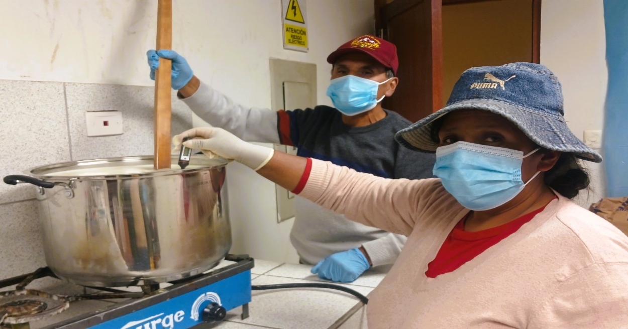 Día del Padre: Litardo transformó la leche de sus vacas en un negocio que impulsa el futuro de sus hijas