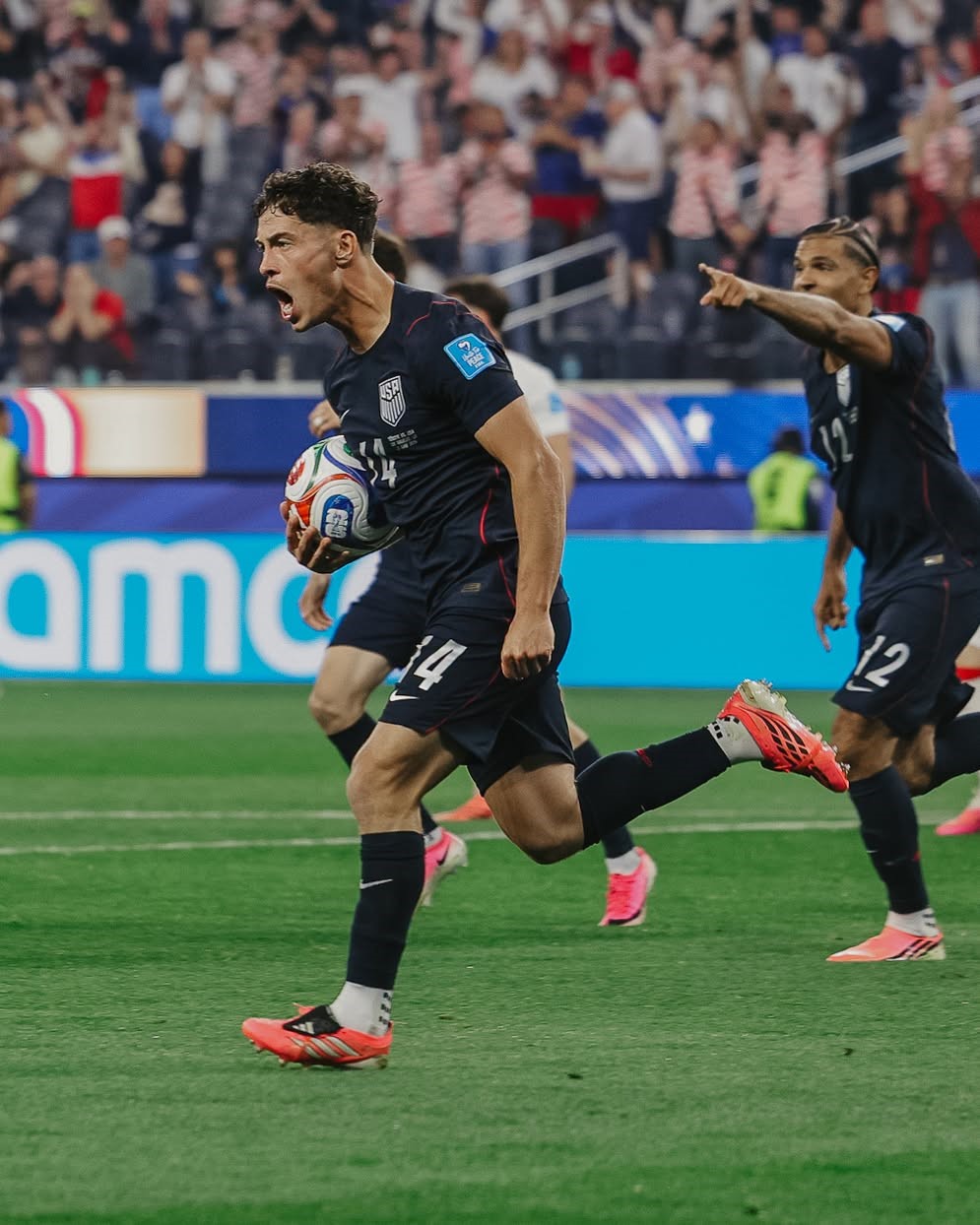 Estados Unidos cerró primera fase como líder del Grupo “D” al igualar 2-2 con Turquía