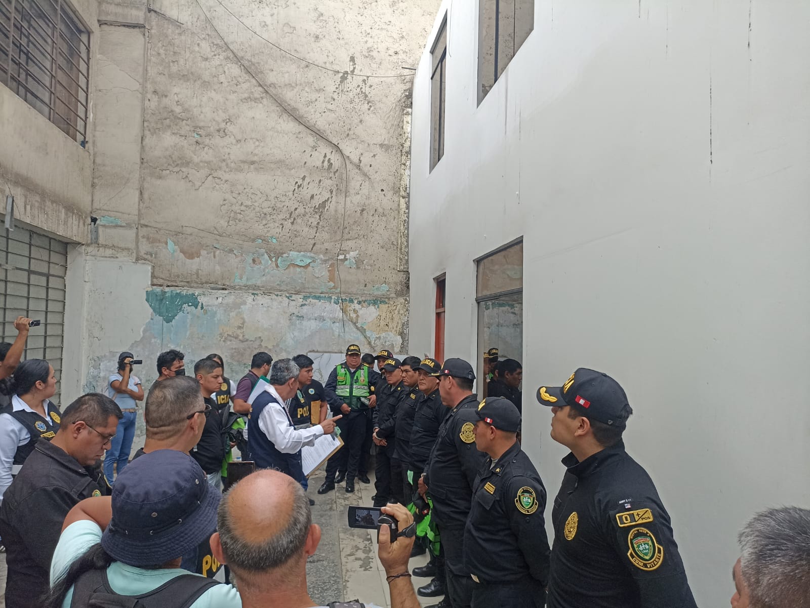 Cae presunta red de policías extorsionadores