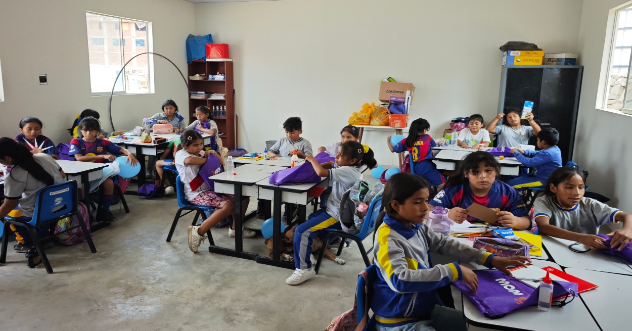 Minedu y empresas aliadas entregan materiales educativos a más de 900 escolares de Lima Metropolitana