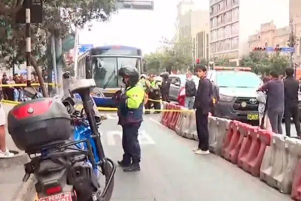Bus del Corredor Azul atropella y matan a orientadora de la ATU
