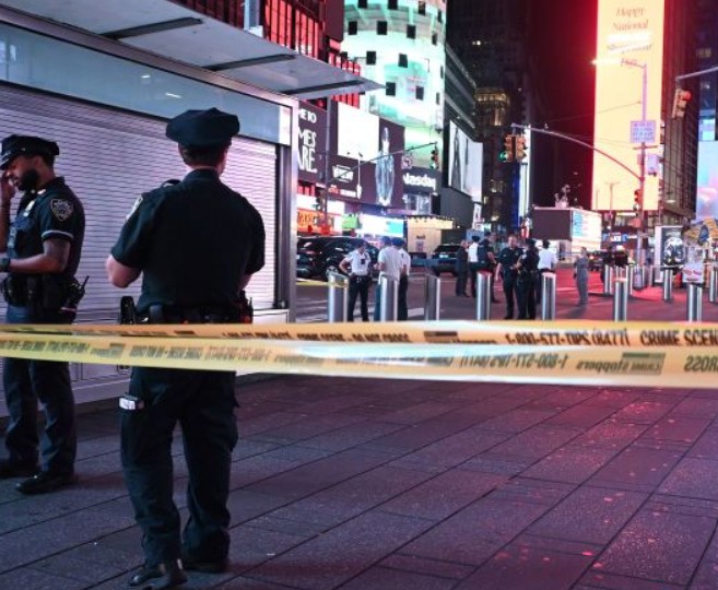 Arman balacera en Times Square