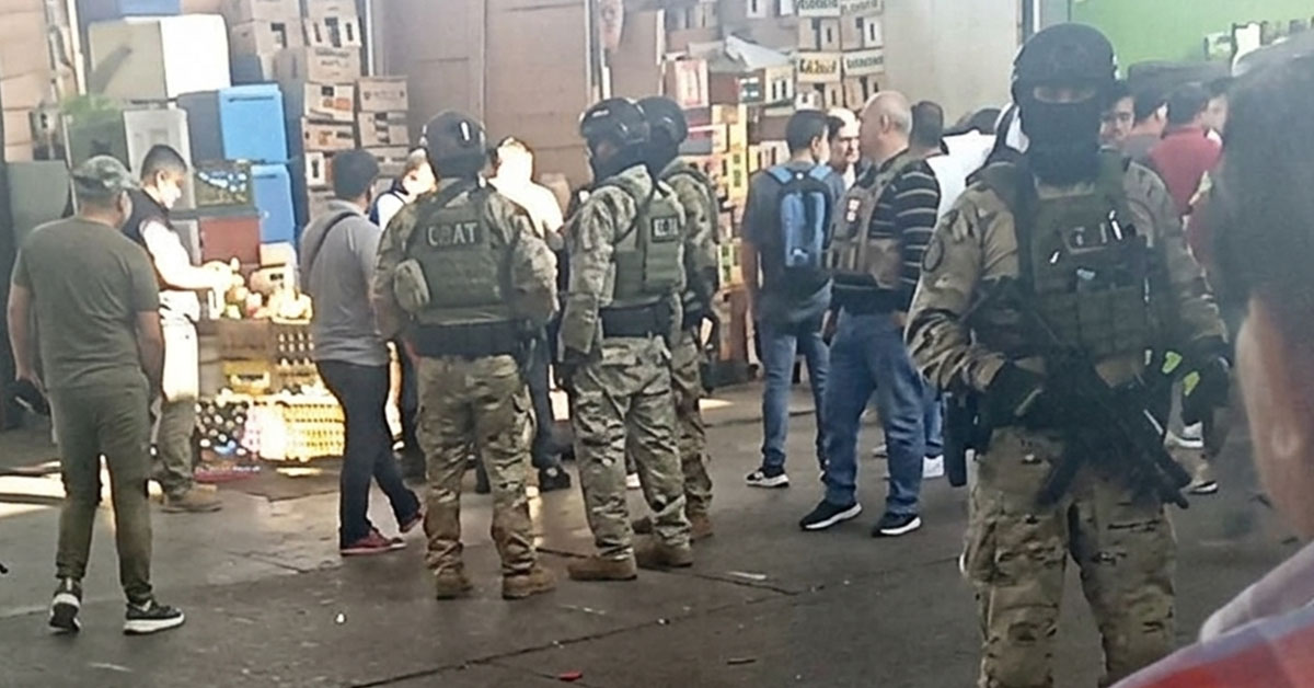 Extranjeros desatan feroz balacera en el Mercado de Frutas: Uno de ellos murió y el otro fue capturado