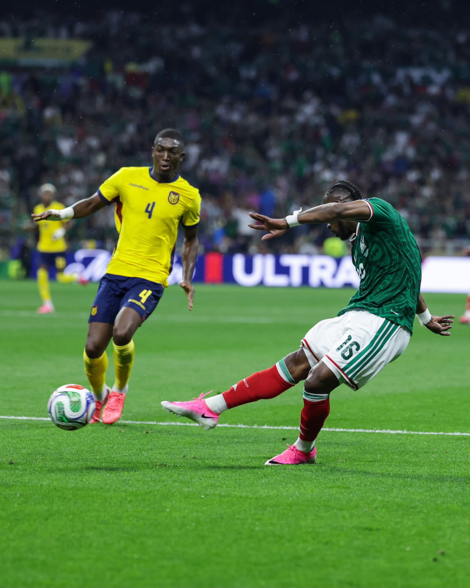México superó a Ecuador 2-0 y se clasificó a octavos de final donde espera al ganador de Inglaterra-Rep. De. Del Congo