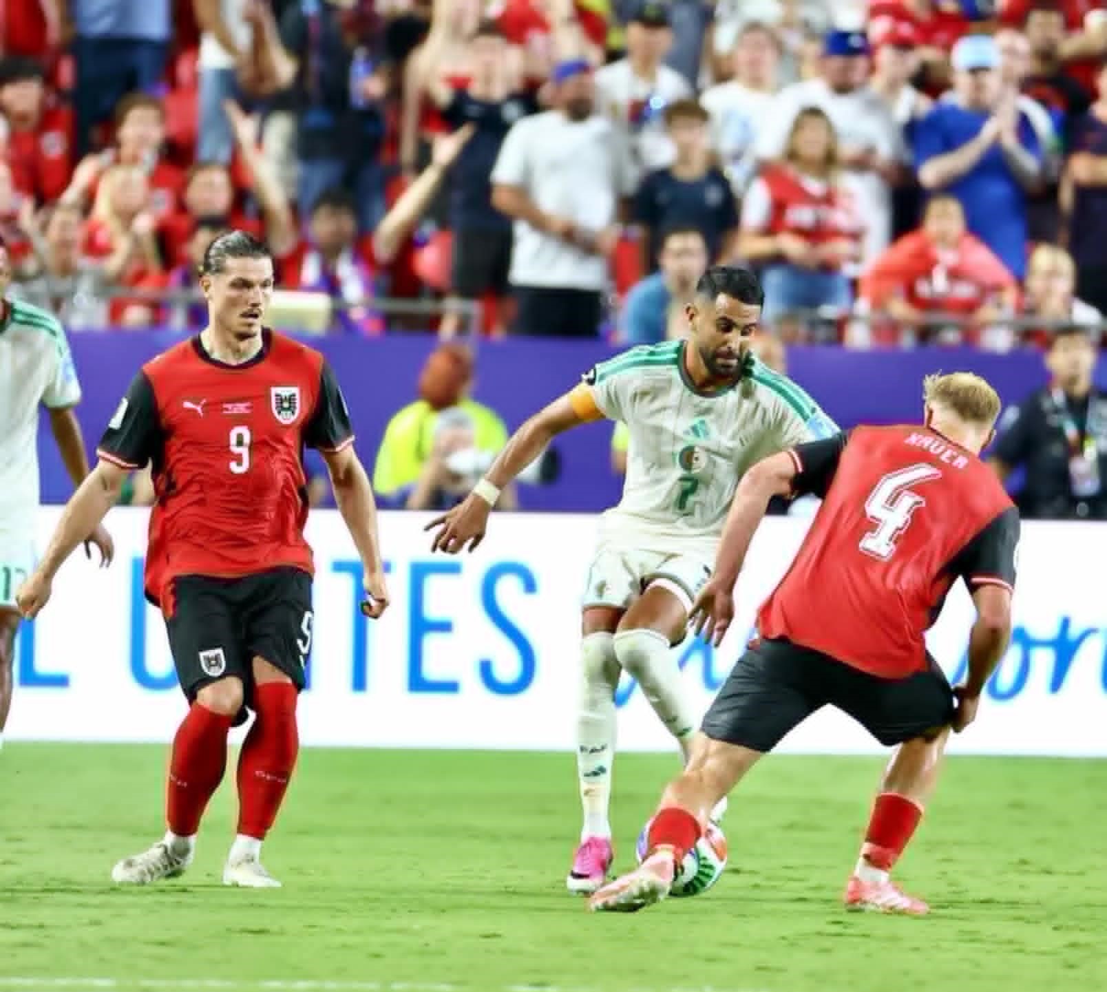 Austria y Argelia empataron 3-3 y ambos clasificaron a los dieciseisavos de final