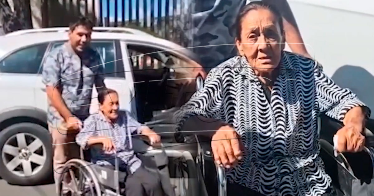 Adulta mayor de 87 años y con discapacidad acude a votar en segunda vuelta: "Ejemplo de patriotismo"