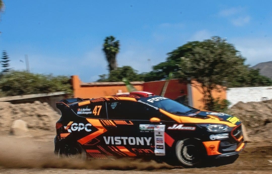 André Martínez sigue de líder en el Rally Mobil Perú realizado en Piura