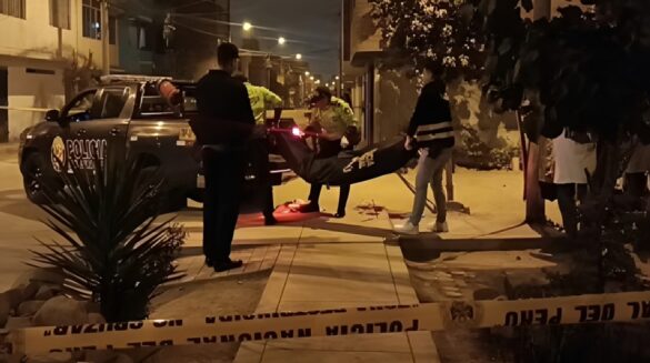 Tragedia en San Martín de Porres: mujer es hallada muerta y su pareja se lanza desde el quinto piso ante la Policía