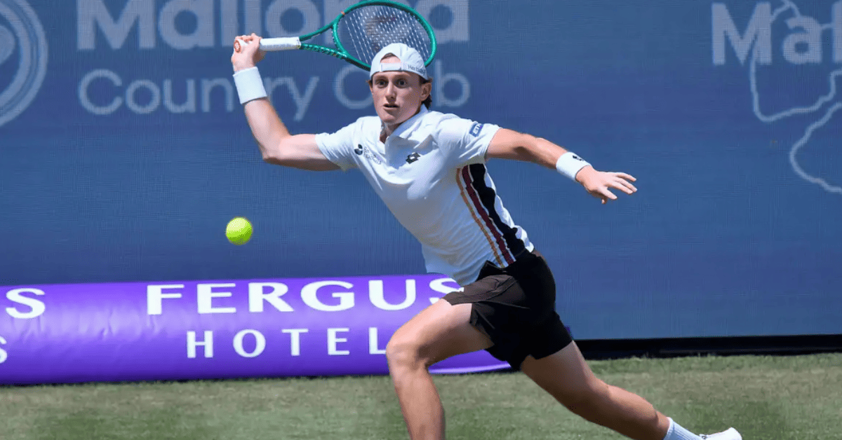 Ignacio Buse tiene un debut soñado en el ATP 250 de Mallorca tras vencer 2-0 a Stéfanos Tsitsipás