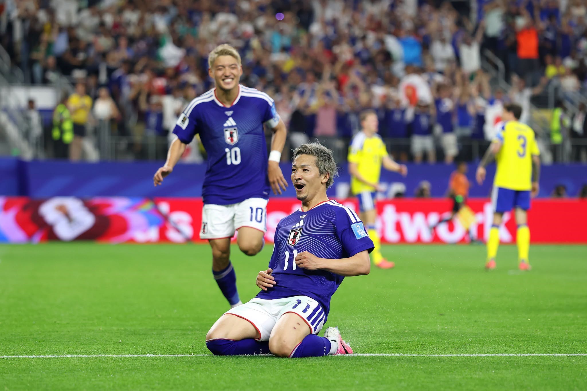 Japón aseguró segundo lugar al empatar con Suecia 1-1 y se medirá con Brasil en los dieciseisavos de final