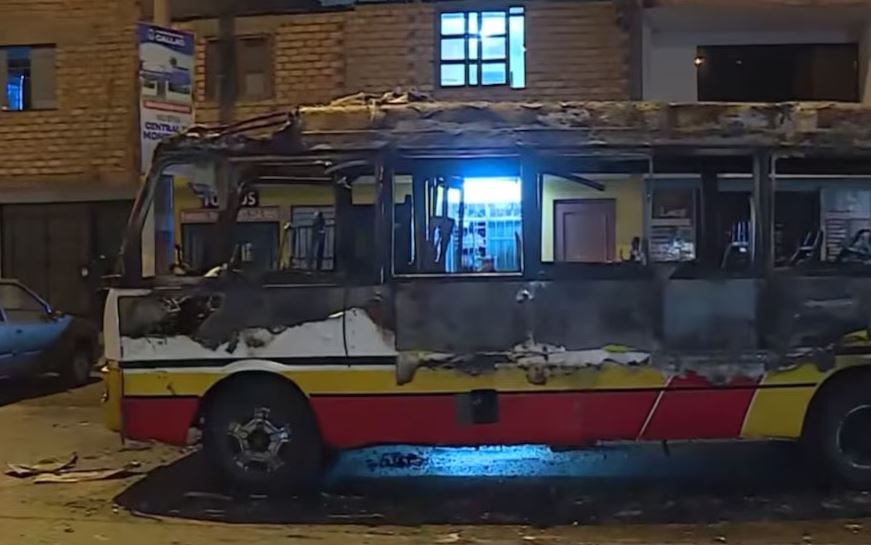 Queman cúster de familia en Bocanegra