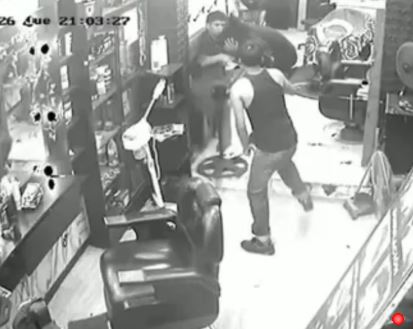 Lo detienen por agredir a barberos