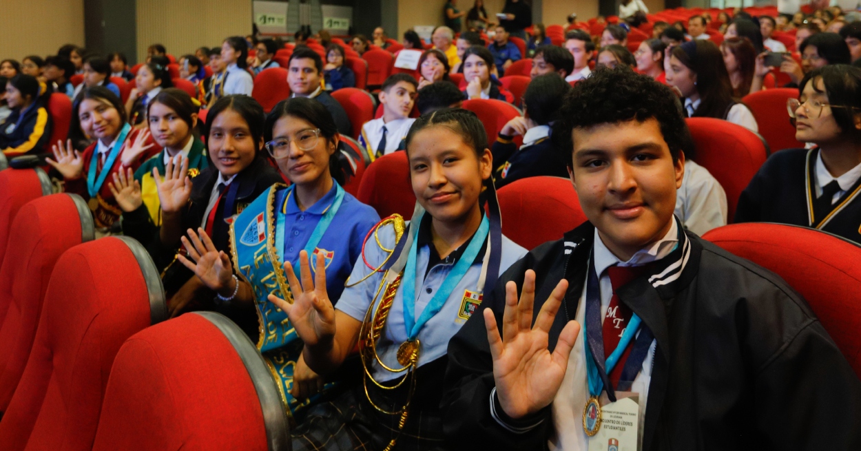 Minedu juramenta a 49 líderes estudiantiles de Lima Metropolitana para fortalecer la participación democrática en las escuelas
