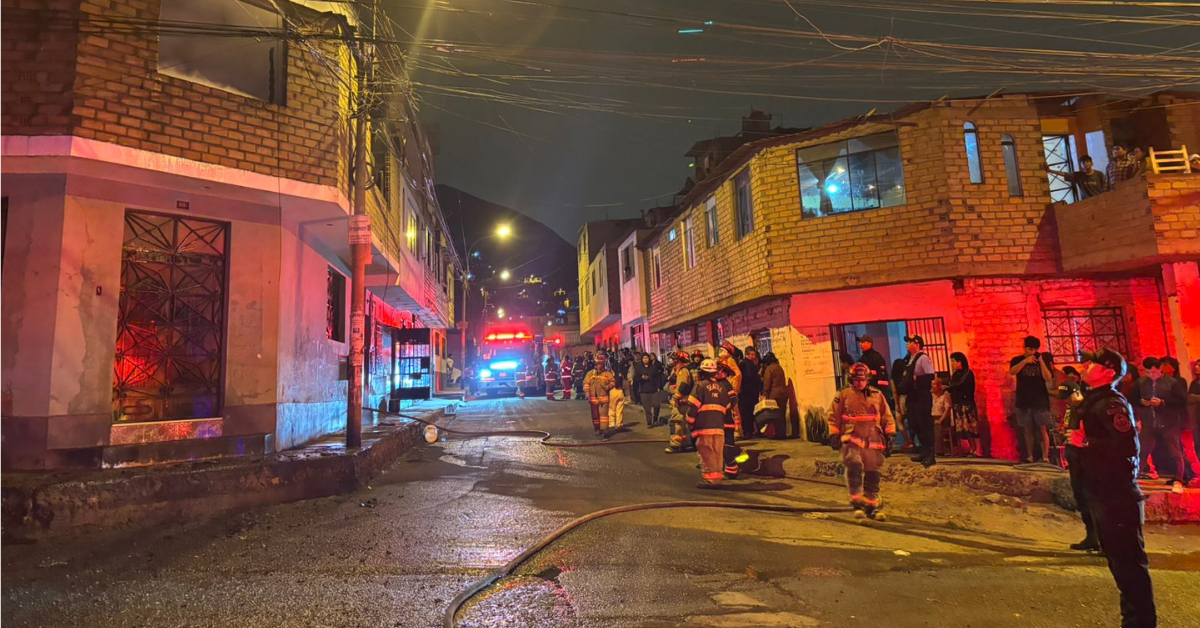 Comas: Familia queda en la calle tras incendio que destruyó su vivienda y todas sus pertenencias