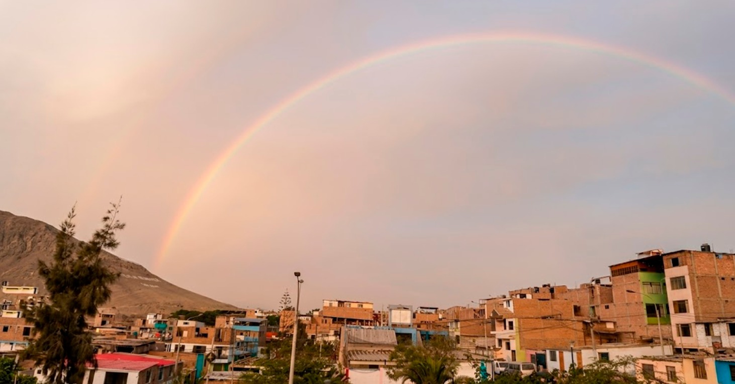 Inusual doble arcoíris ilumina el cielo de Lima tras una inesperada garúa