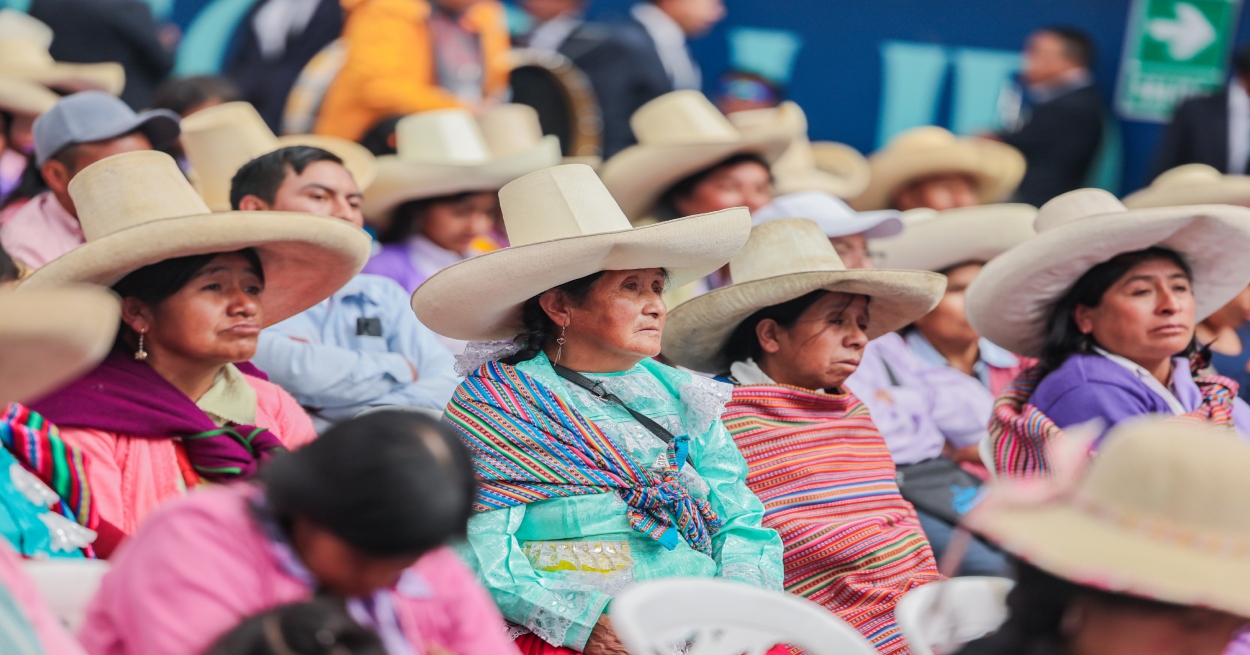 Minedu entrega 900 tabletas a colegio de Cajamarca para equipar aulas de innovación pedagógica