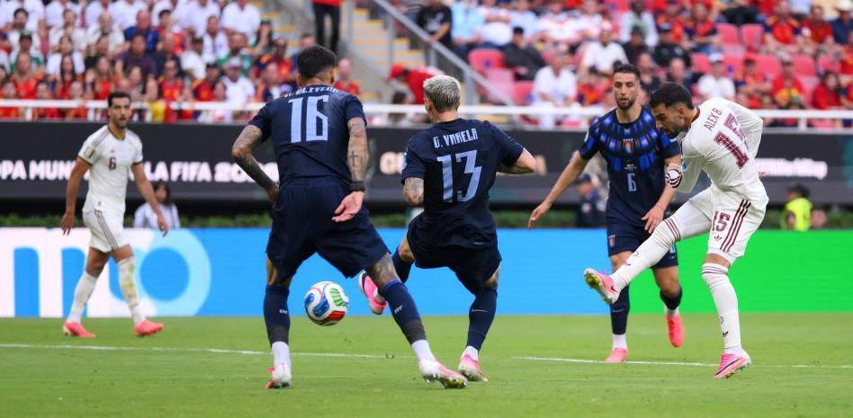 España derrotó a Uruguay 1-0 y lo mandó a su casa en medio de una crisis entre Bielsa y el plantel