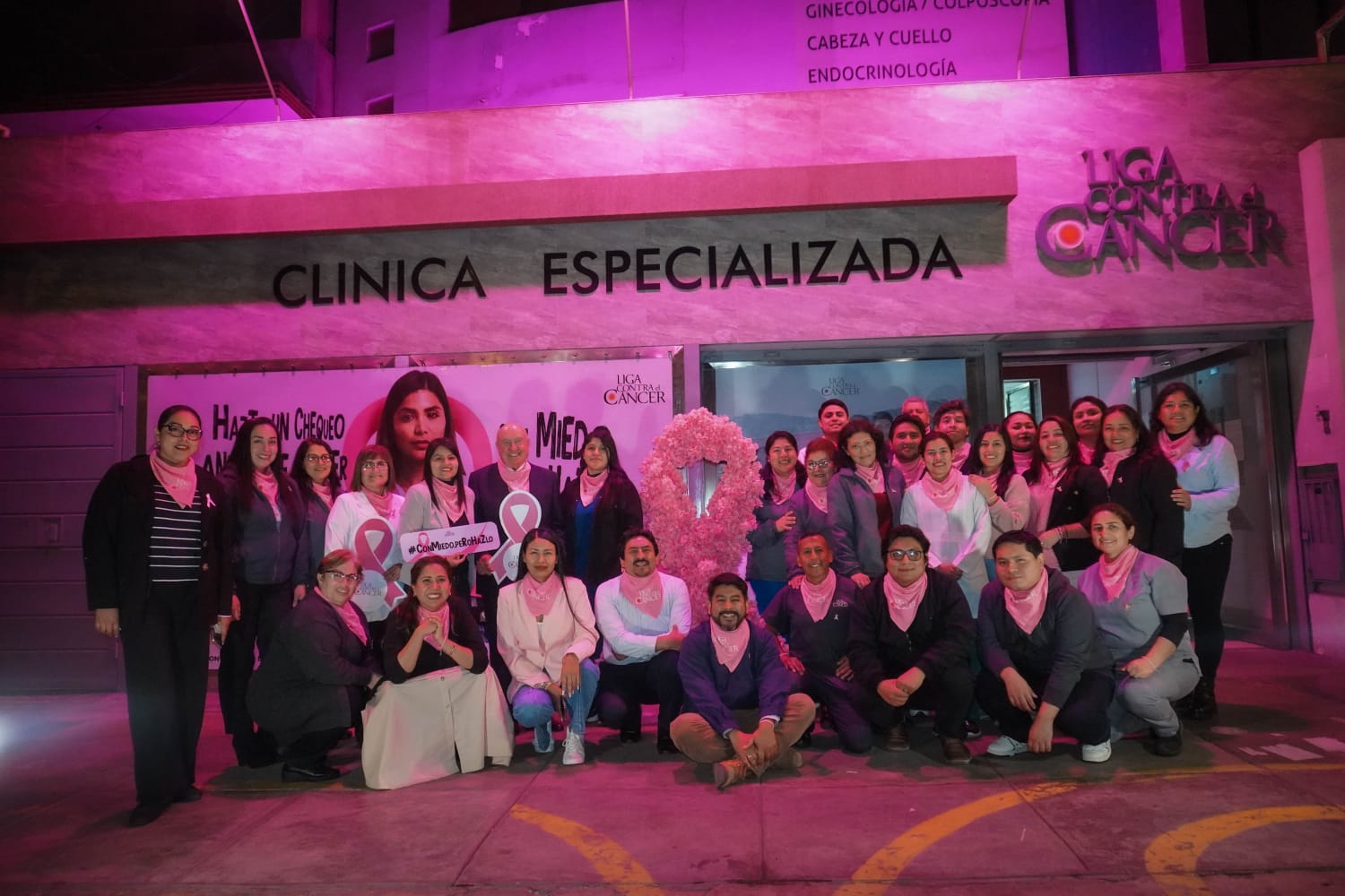 La Liga Contra El Cáncer se ilumina de rosa