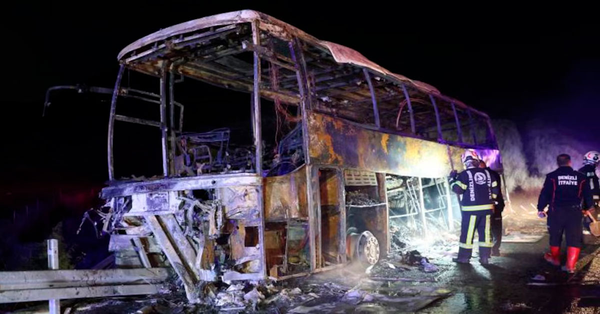 Choque e incendio de un autobús dejó al menos 8 muertos y más de 30 heridos: Esto se sabe