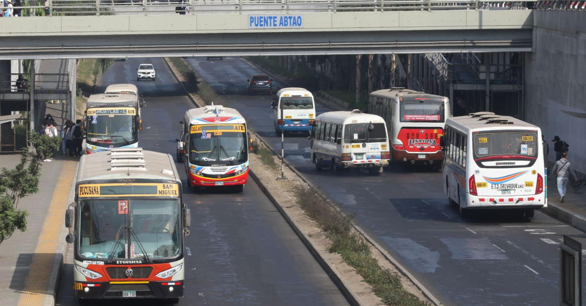 Dirigente transportista saluda subsidio anunciado por el Ejecutivo: "Ayuda a sustentar el exceso de gastos"