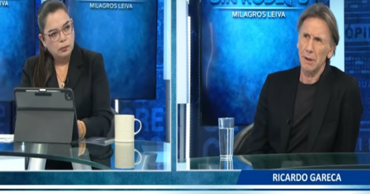 Ricardo Gareca frente a Milagros Leiva