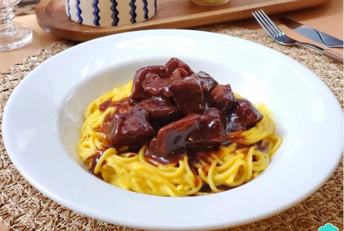 Ricos tallarines con salsa a la huancaína