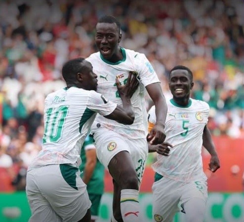 Senegal goleó a Irak 5-0 en el Grupo «I» y clasificó como uno de los mejores terceros a la próxima ronda