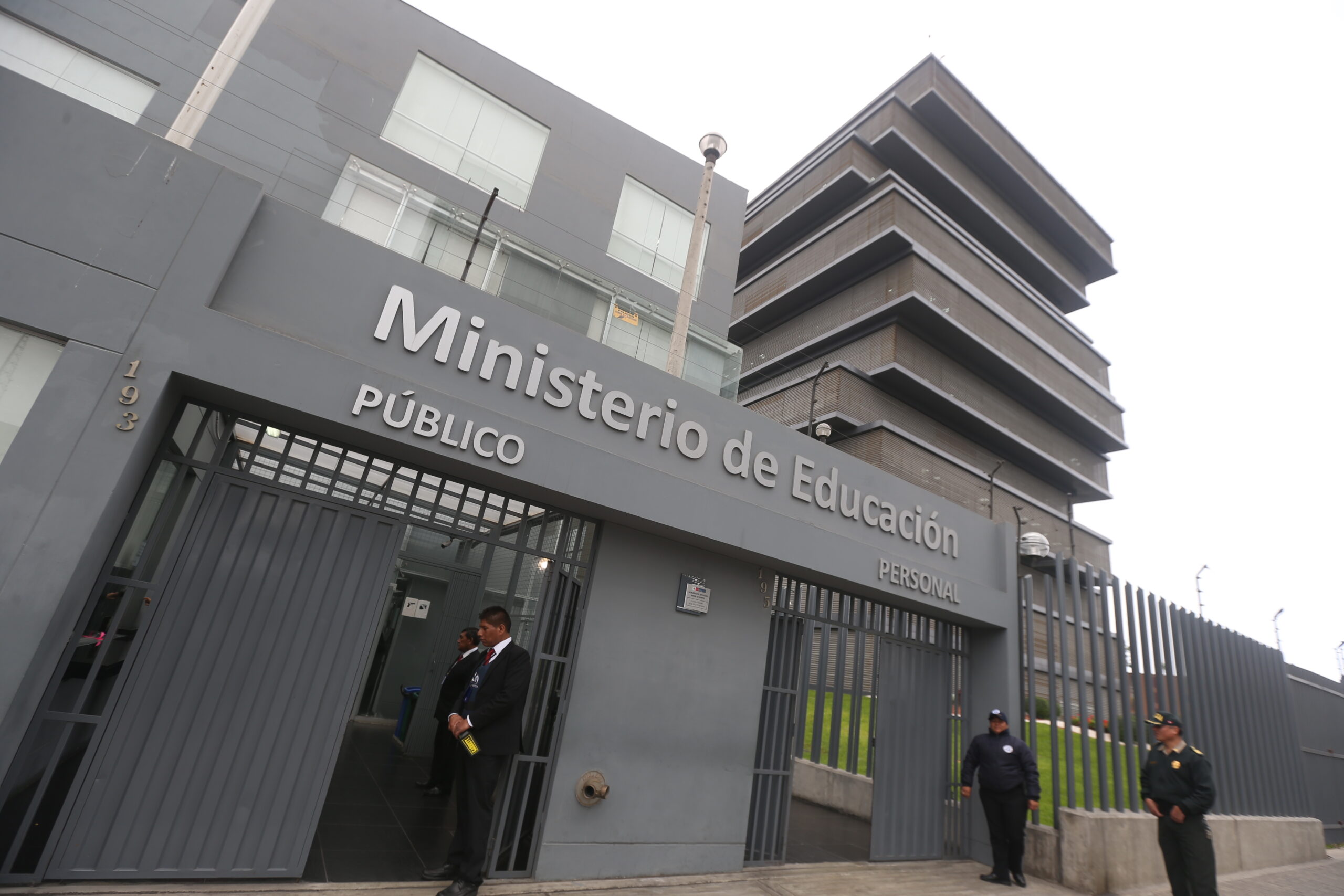 Minedu detecta 100 expedientes con documentación falsa de auxiliares de educación contratados en 2026