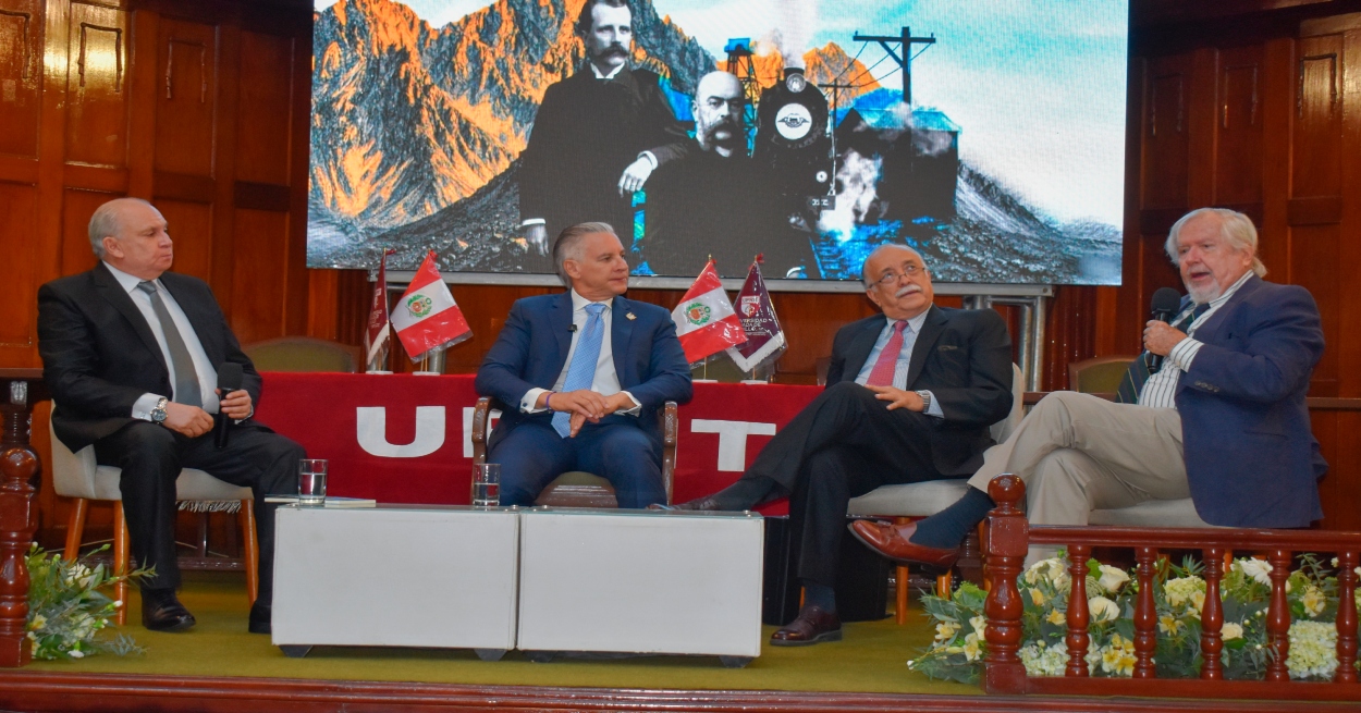Jimmy Pflücker Pinillos es reconocido como Doctor Honoris Causa en Trujillo y presenta obra sobre la historia de la minería en el Perú