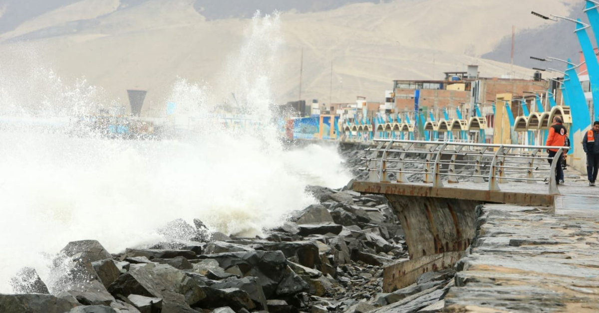 A 46 ascienden los puertos cerrados en el litoral norte y centro por los fuertes oleajes, advierte la Marina de Guerra del Perú