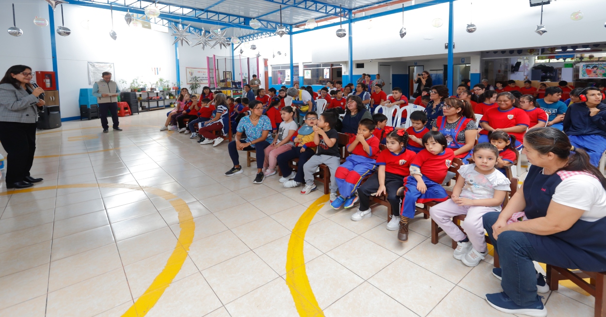 Minedu y sector privado refuerzan la educación inclusiva con aula digital para CEBE Perú-Holanda