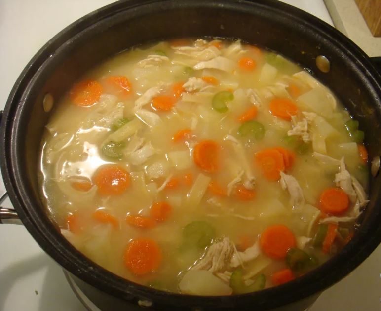 Súper sustancia de pollo con verduras