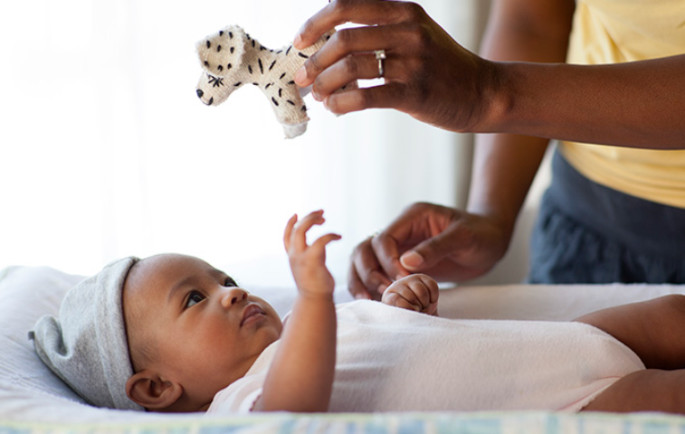 Juegos para el desarrollo de tu bebé en los primeros meses