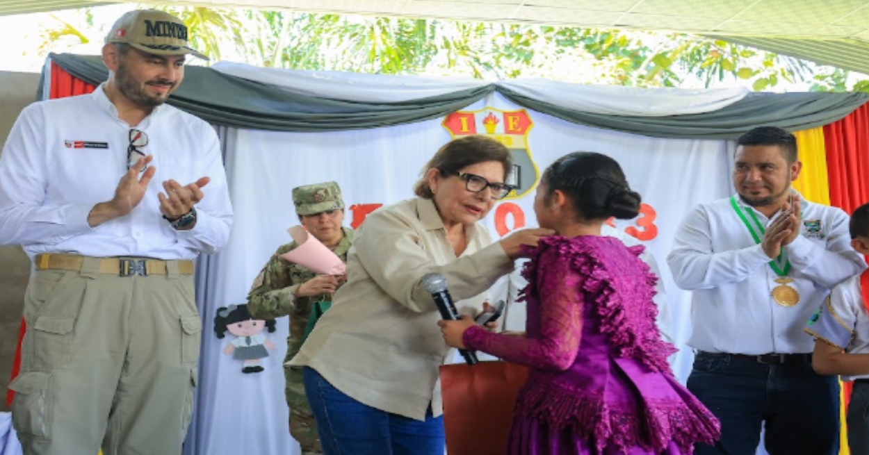 Presidente de la República y ministra de Educación entregan 292 tabletas electrónicas a estudiantes de San Martín