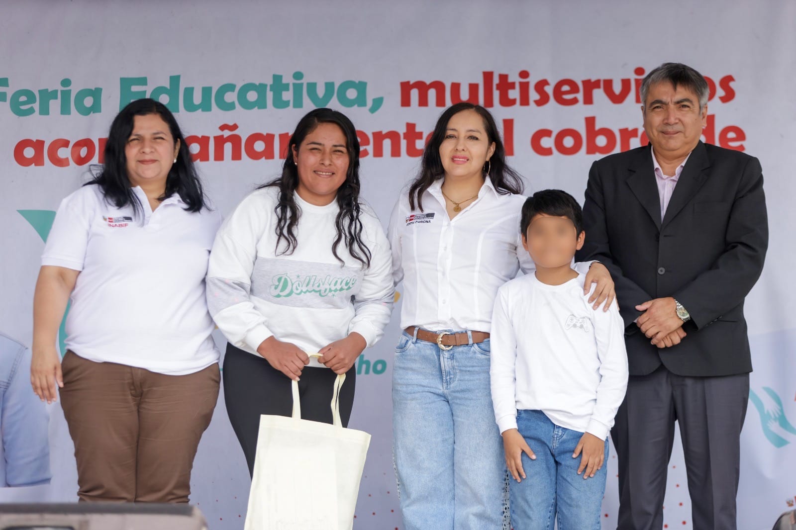 Ministra Edith Pariona entrega Asistencia Económica por Orfandad a hijos de transportistas víctimas de extorsión y sicariato