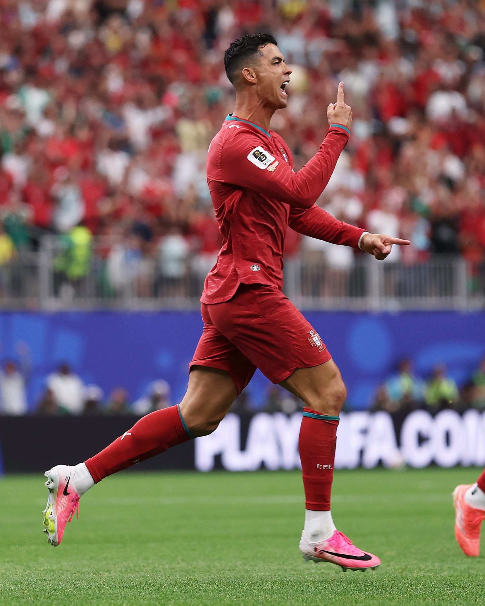 Portugal goleó a Uzbekistán 5-0 con doblete de Cristiano Ronaldo y clasificó a próxima ronda del Mundial