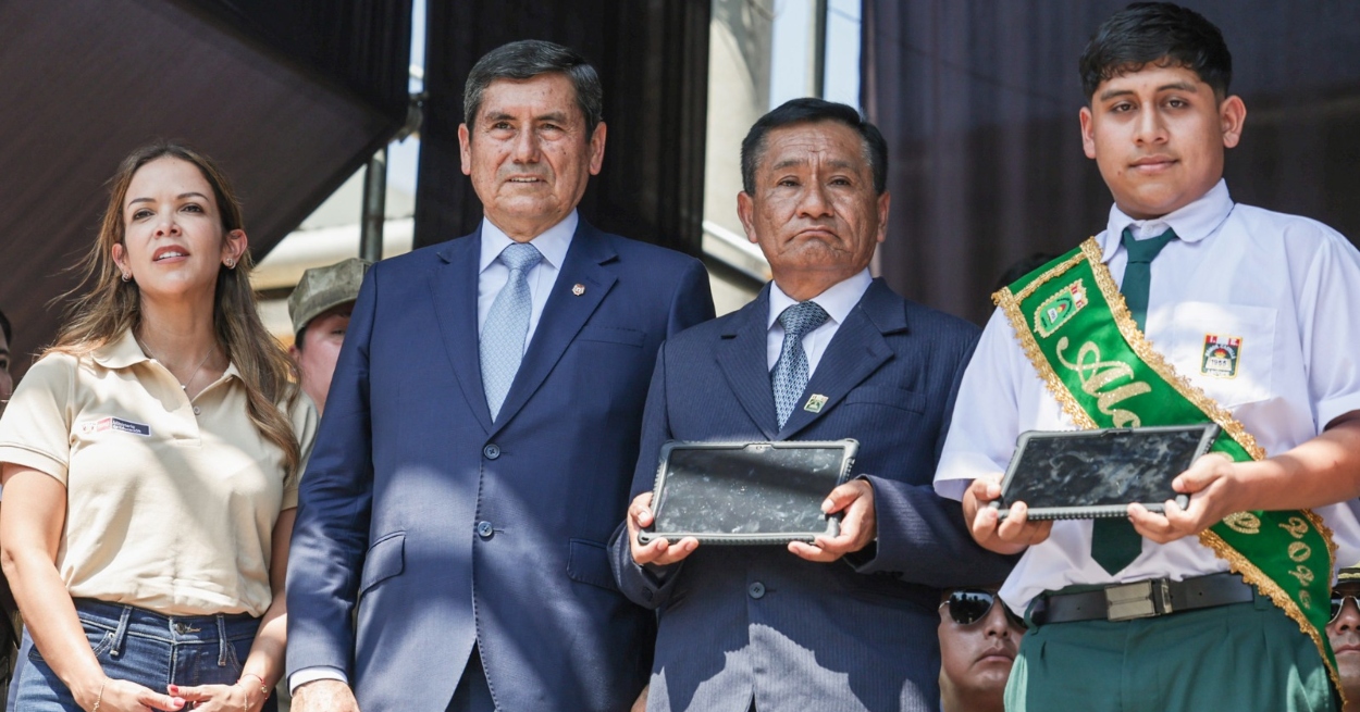 Minedu entrega 1087 tabletas a seis colegios públicos de Ascope en La Libertad